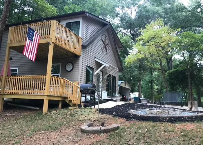 3-Bdr Direct Waterfront Cottage